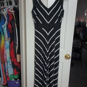 White House Black Market Black & White Chevron V-Neck Maxi Dress — Sleeveless